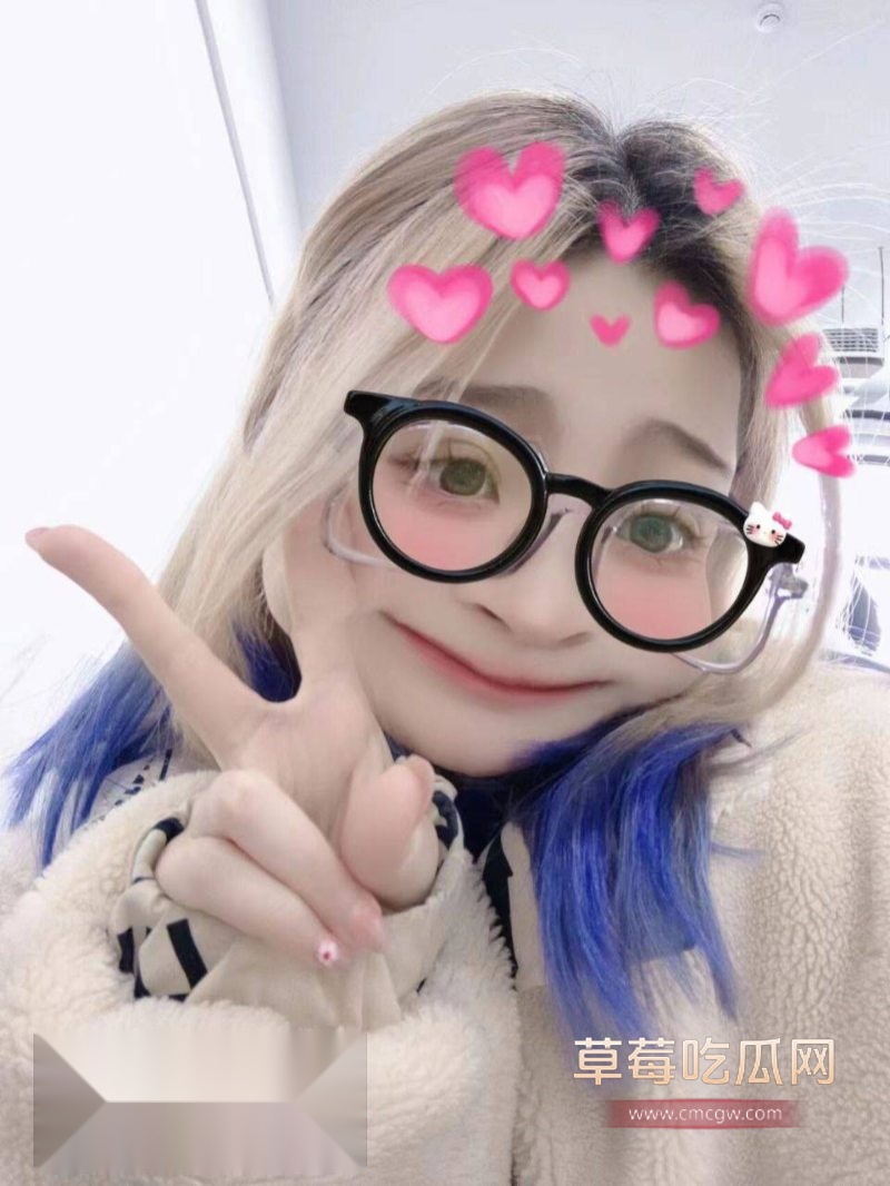 反差眼镜婊林笑笑总是以乖巧形象勾引男人2