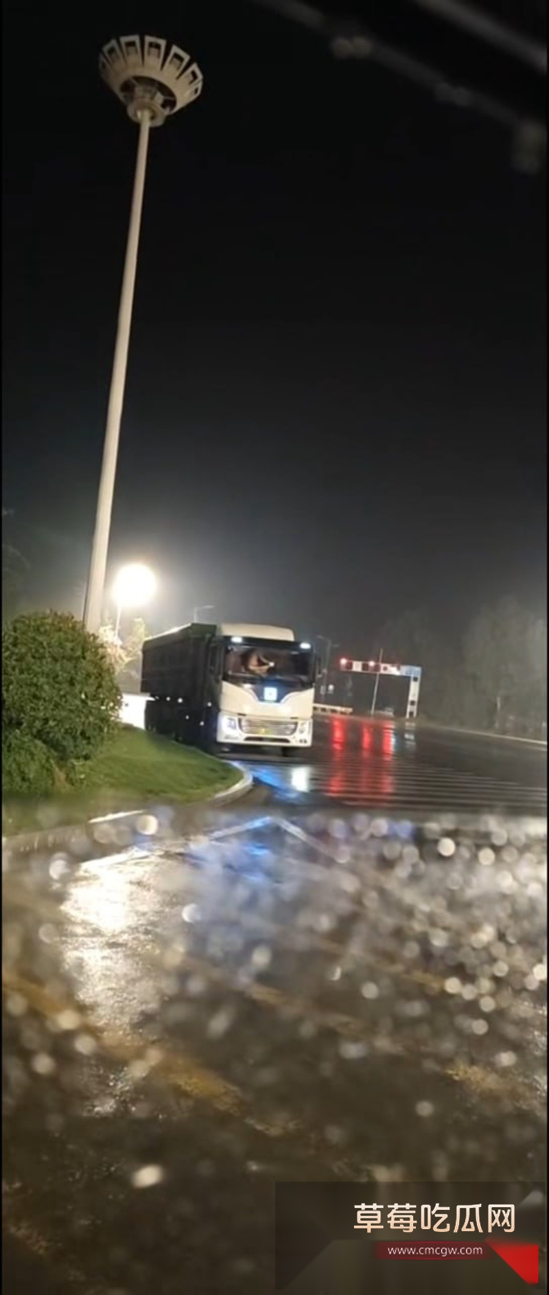 甘肃玉门顺鑫服务站因大货车司机点鸡视频火出圈 6