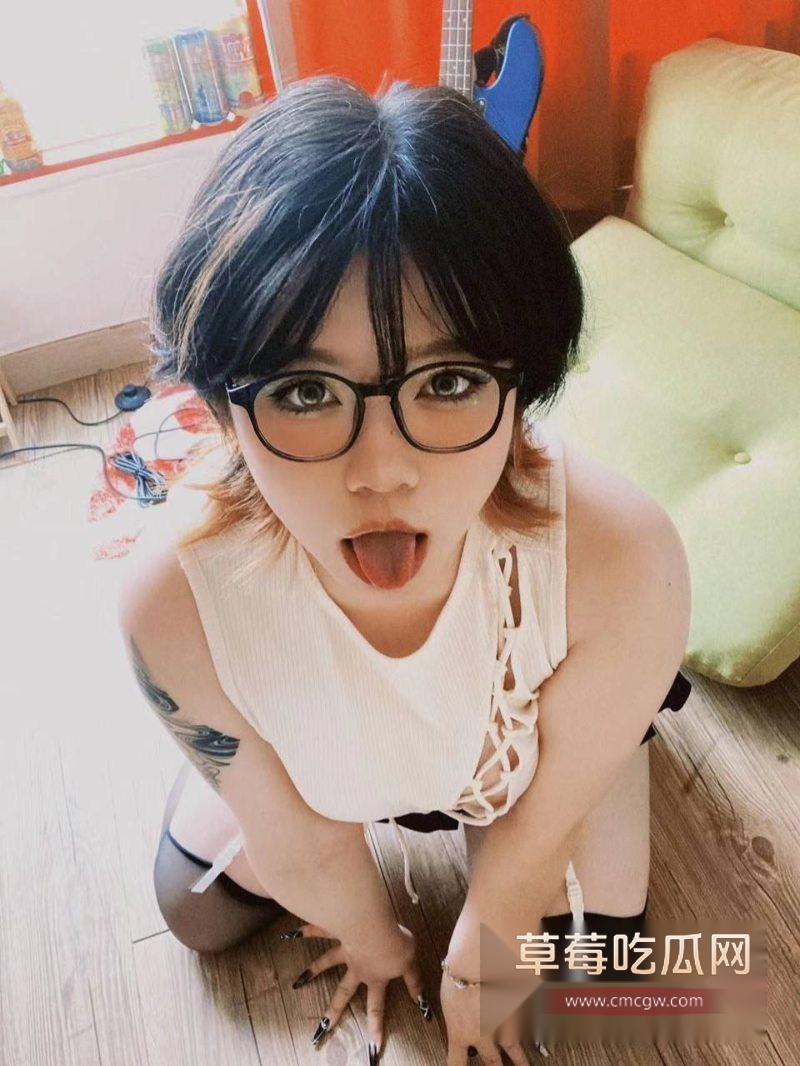 河南新乡女教师私下的反差样被男友泄密6