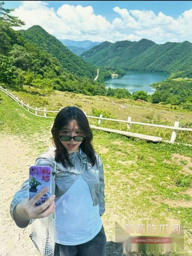 河南新乡女教师私下的反差样被男友泄密10