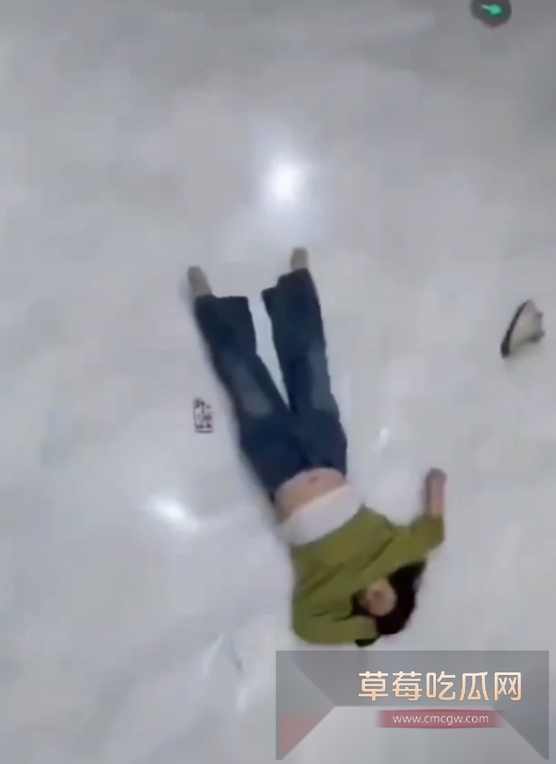 傲娇小仙女因男友没给自己买LV包 当场从银泰中心6楼一跃而下 7 傲娇小仙女因男友没给自己买LV包 当场从银泰中心6楼一跃而下 7