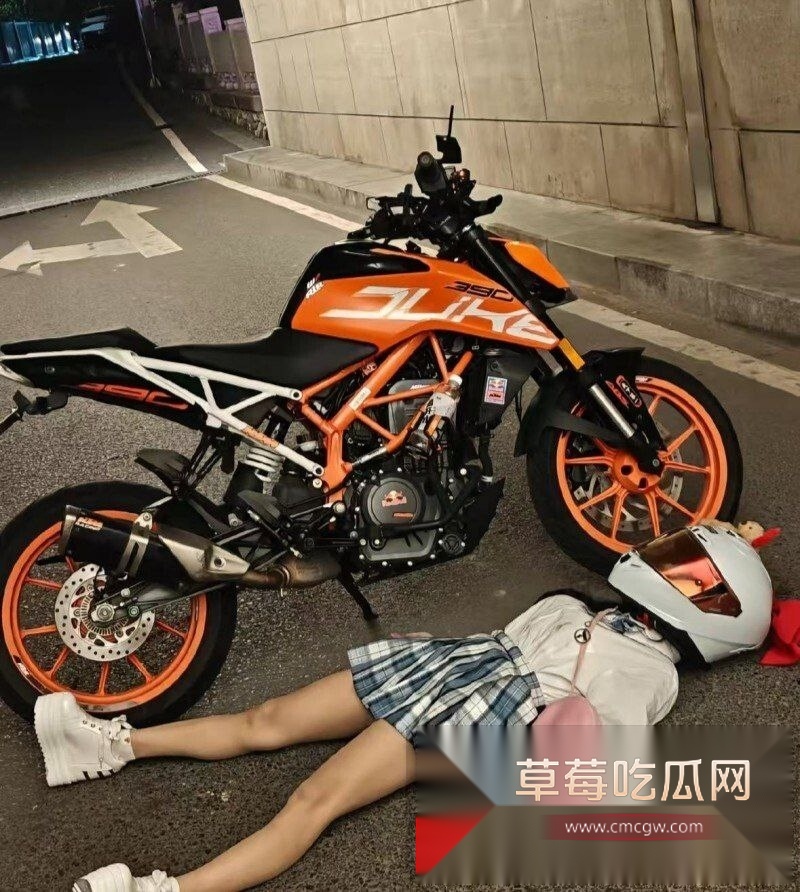 抖音1.5w粉丝机车擦边少女 秋宝 为了流量在直播间大放福利 6 抖音1.5w粉丝机车擦边少女 秋宝 为了流量在直播间大放福利 6