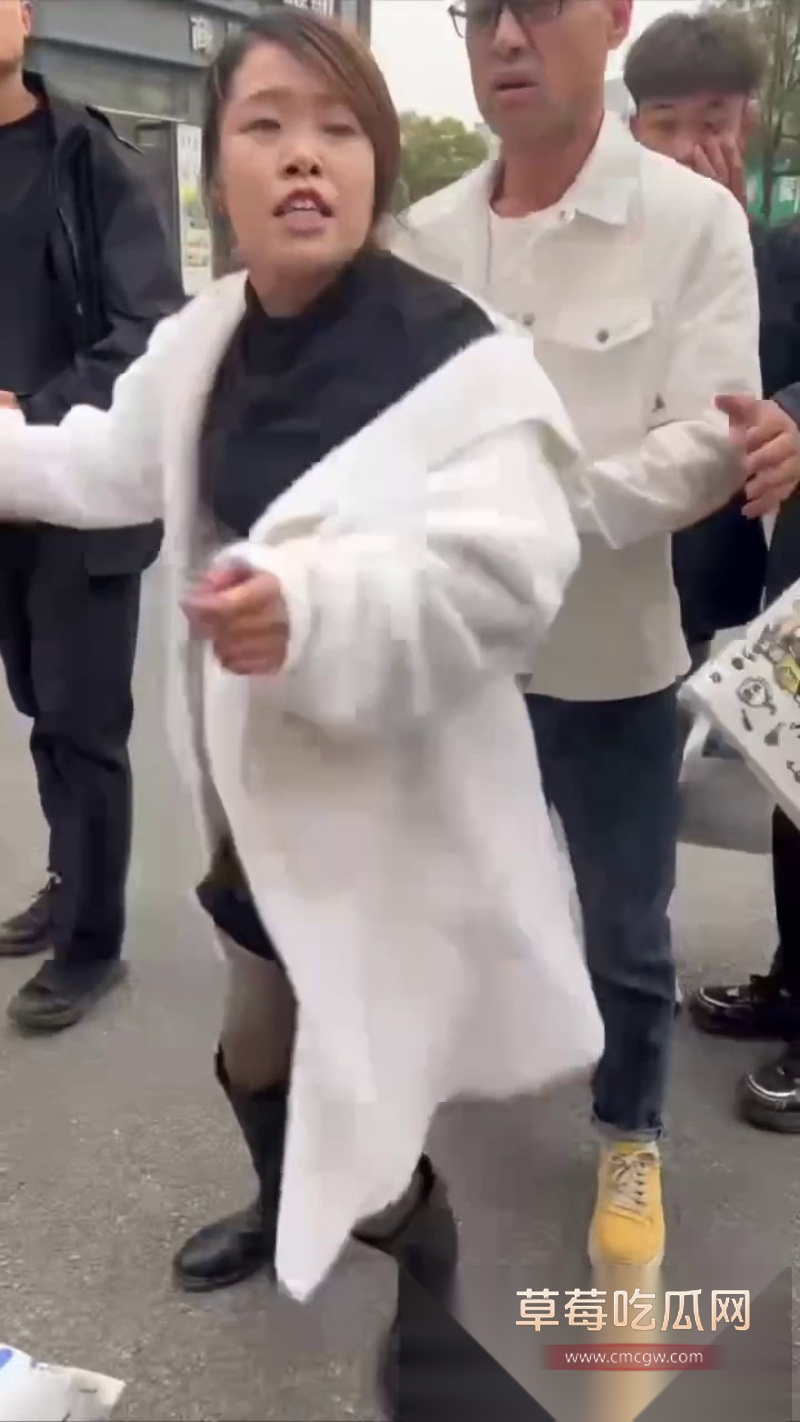 淘宝闪购骑手与商家爆发激烈冲突 商家不讲武德持械伤人 却被骑手反杀 5 淘宝闪购骑手与商家爆发激烈冲突 商家不讲武德持械伤人 却被骑手反杀 5