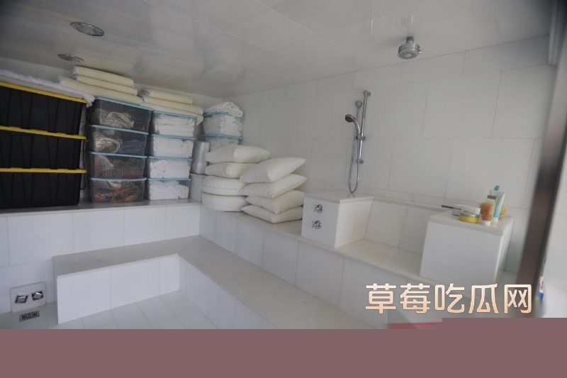 爱泼斯坦私人岛的照片与视频6 爱泼斯坦私人岛的照片与视频6