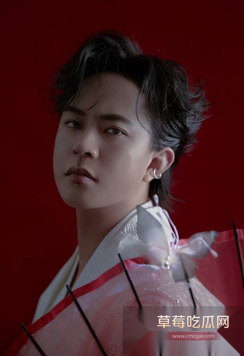 抖音写亡妻回忆录的男博主 给自己制造日落 翻车 粉丝翻出其因车祸去世的美女老婆在微博曾曝出丈夫多次出轨约炮视频记录！ 15