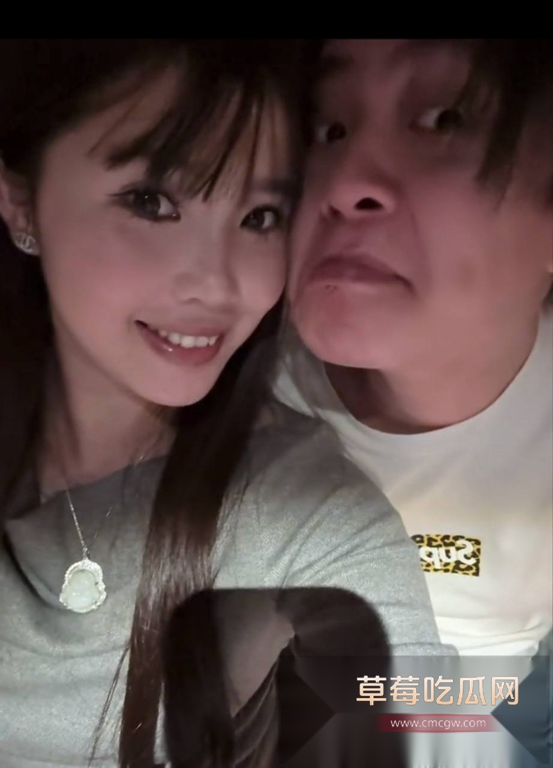 抖音写亡妻回忆录的男博主 给自己制造日落 翻车 粉丝翻出其因车祸去世的美女老婆在微博曾曝出丈夫多次出轨约炮视频记录！ 18