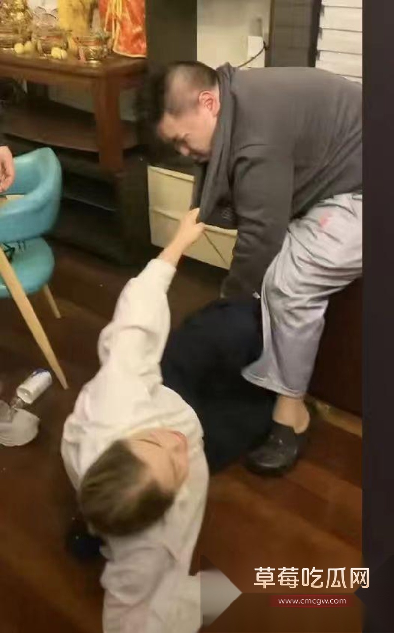 斗鱼李老八旗下直播员 卷毛和管奚 为了博眼球赚流量 2