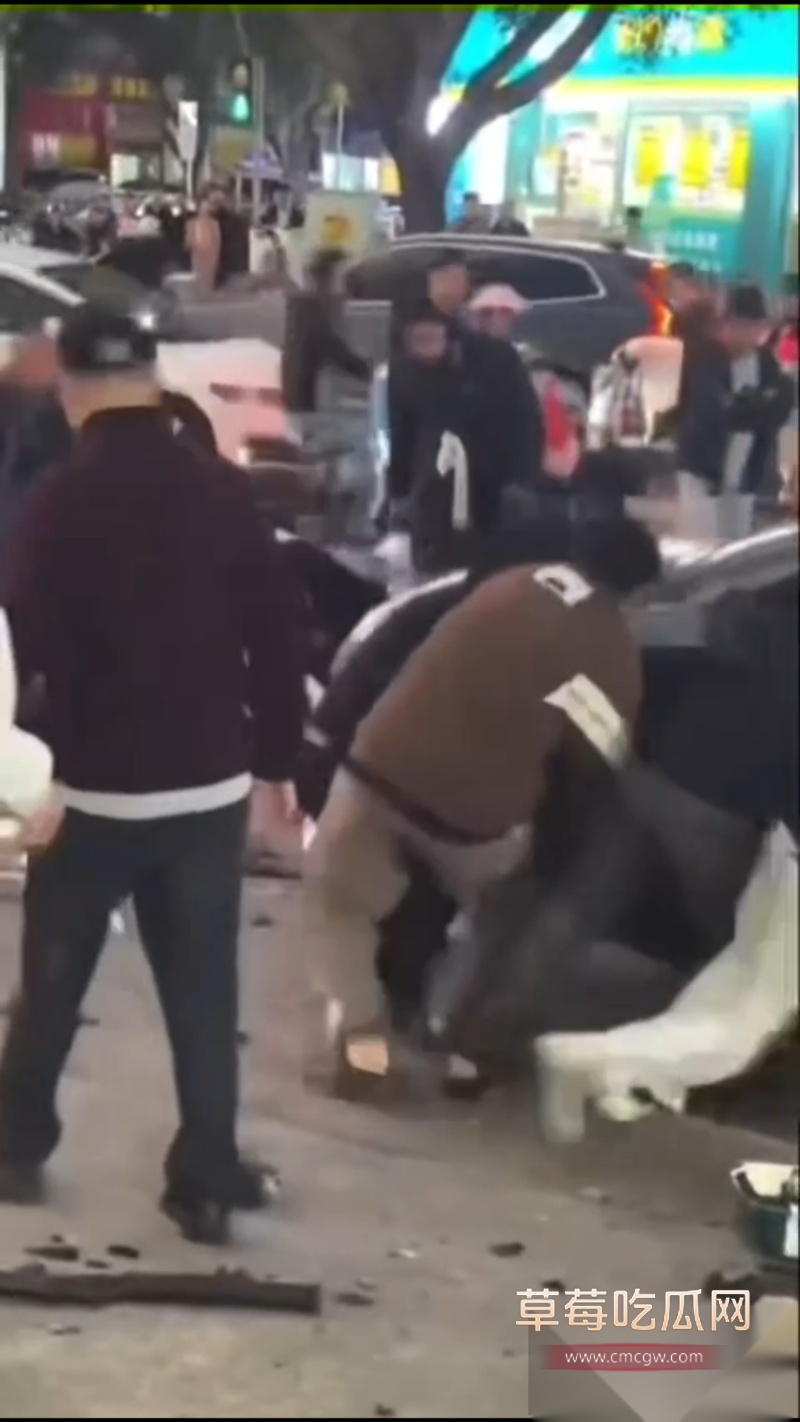 广州汽车冲撞行人事件 13 广州汽车冲撞行人事件 13