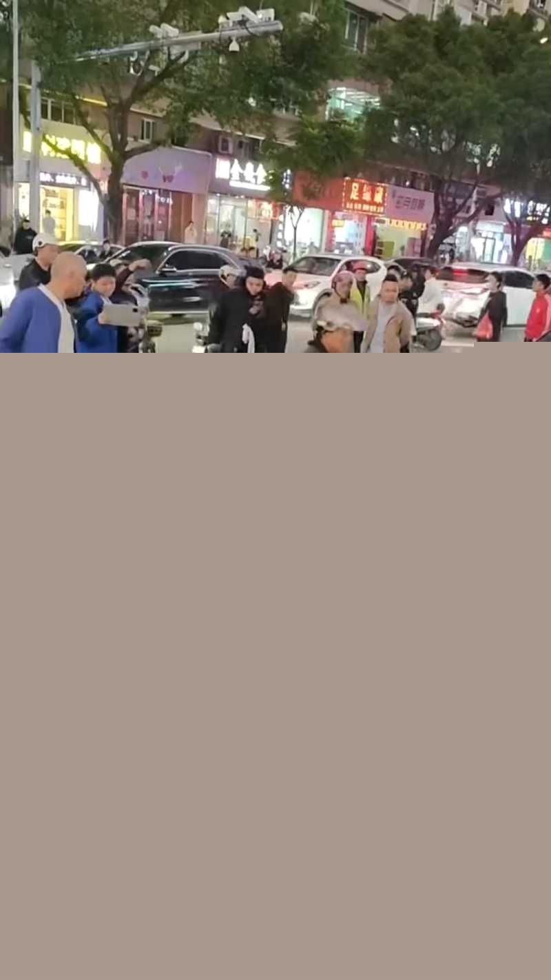 广州汽车冲撞行人事件 16 广州汽车冲撞行人事件 16