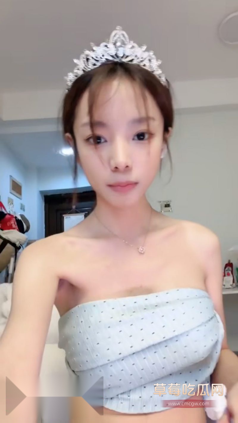 骨架天花板彩色的小熊宝宝性感直播流出8 骨架天花板彩色的小熊宝宝性感直播流出8