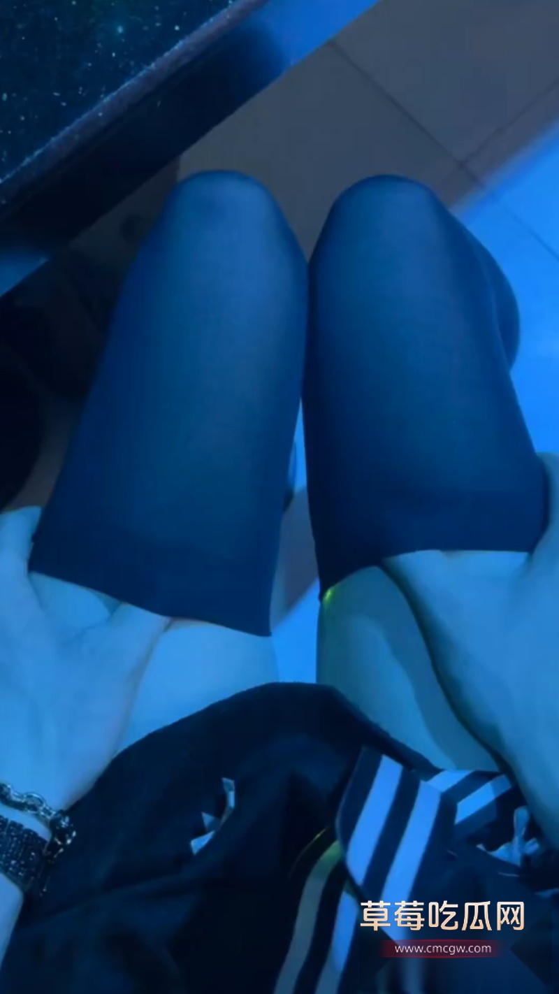 自己在技校泡的骚逼幼师 14 自己在技校泡的骚逼幼师 14