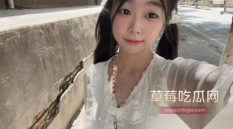 青岛大学23届萝莉学姐 给互联网金主爸爸拍摄定制自慰视频流出 7