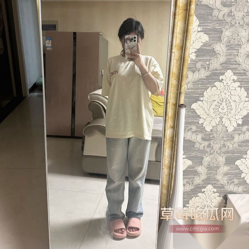 青岛大学23届萝莉学姐 给互联网金主爸爸拍摄定制自慰视频流出 8