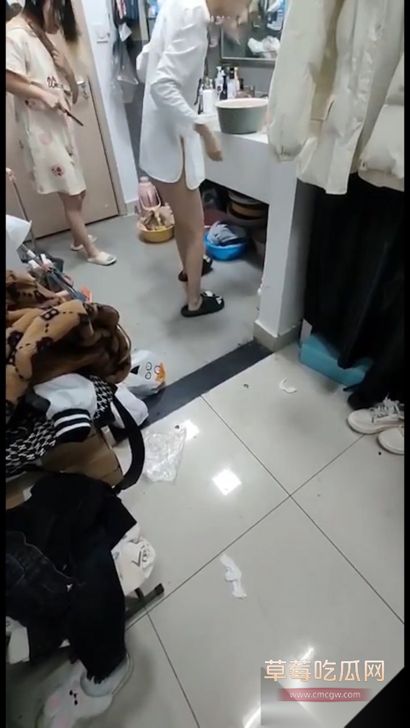 高价购买女生宿舍实拍视频 17