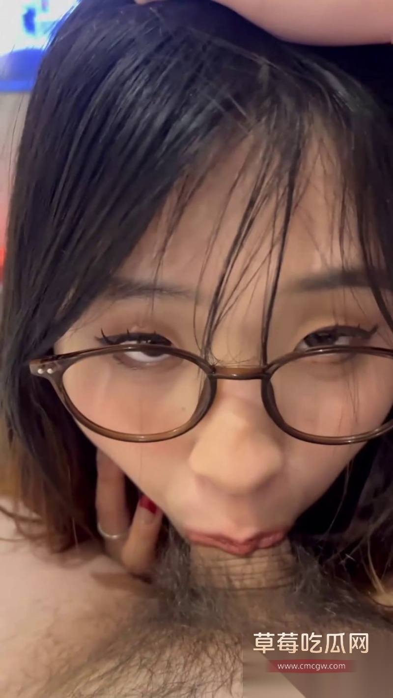 南宁职院高颜眼镜妹易紫妍 9