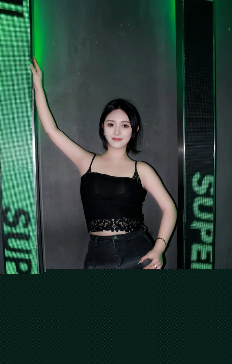 内蒙古迈阿密酒吧内的高颜值艺校生3 内蒙古迈阿密酒吧内的高颜值艺校生3