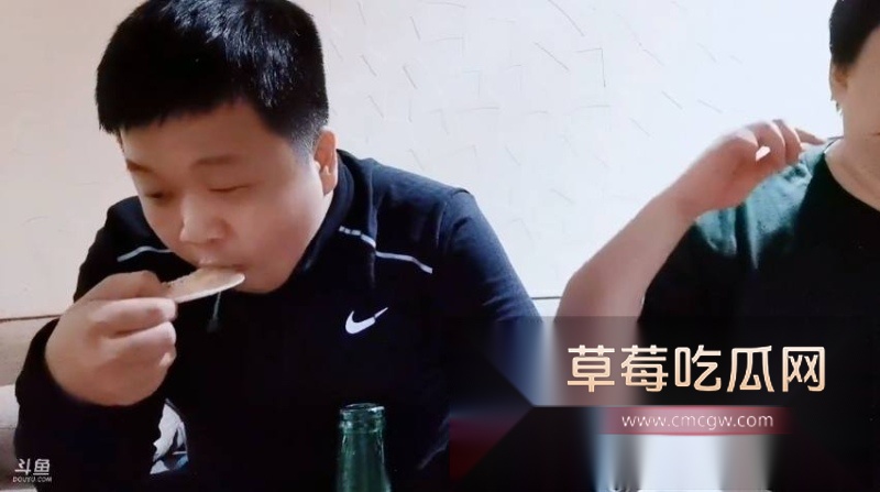 抖音大网红蓝战非被其捆绑女cp图图 3