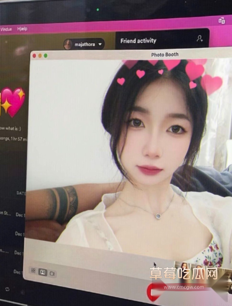 武汉晴川学院情侣自拍 12