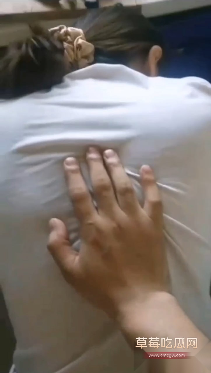 极品人妻做饭时被老公后入爆草 2