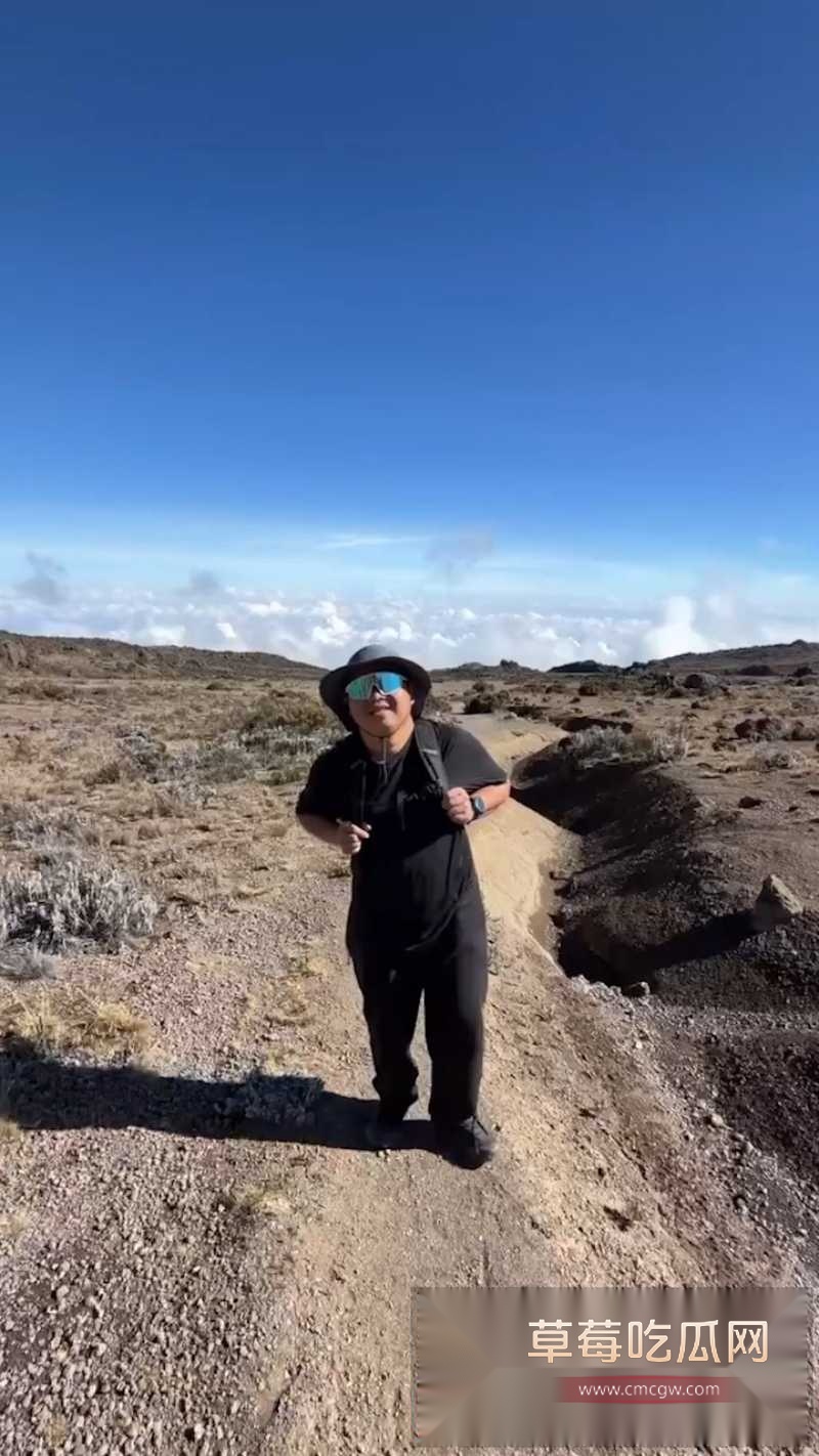 抖音超级大v蓝战非在朋友圈自曝在南非被中国人绑架勒索 11