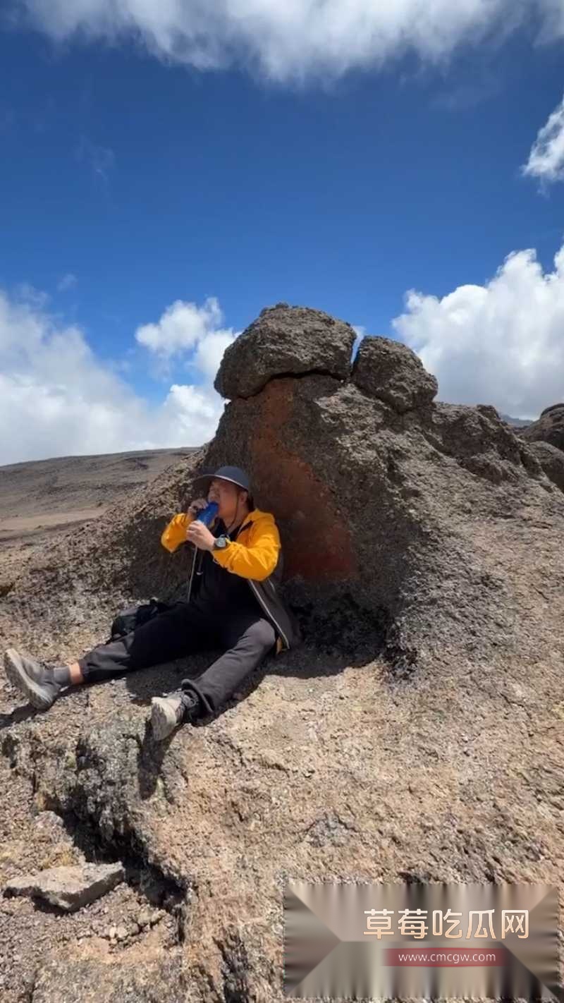 抖音超级大v蓝战非在朋友圈自曝在南非被中国人绑架勒索 12