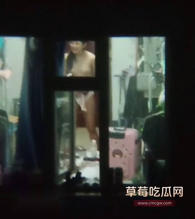 女生宿舍外真实偷拍学生妹2 女生宿舍外真实偷拍学生妹2