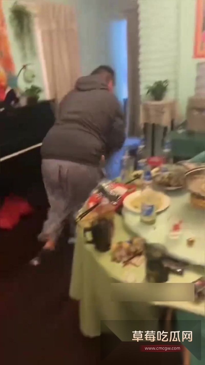 群友女友被妈妈发现 1