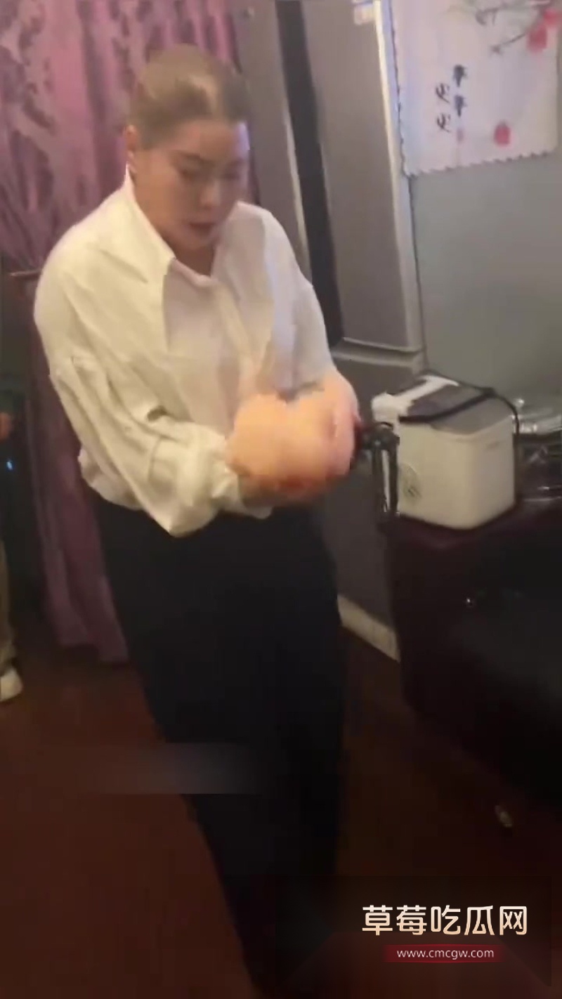 群友女友被妈妈发现 7