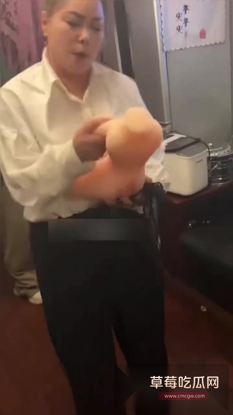 群友女友被妈妈发现 8