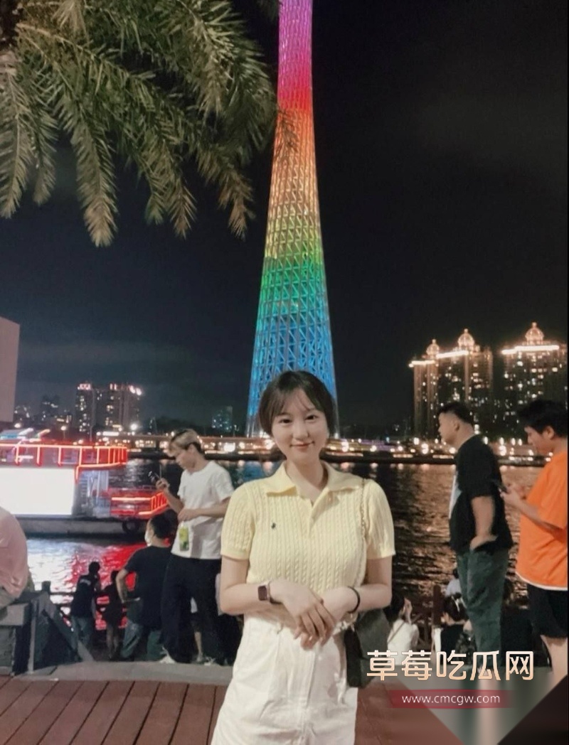 河南郑州教师人妻反差得一比 5