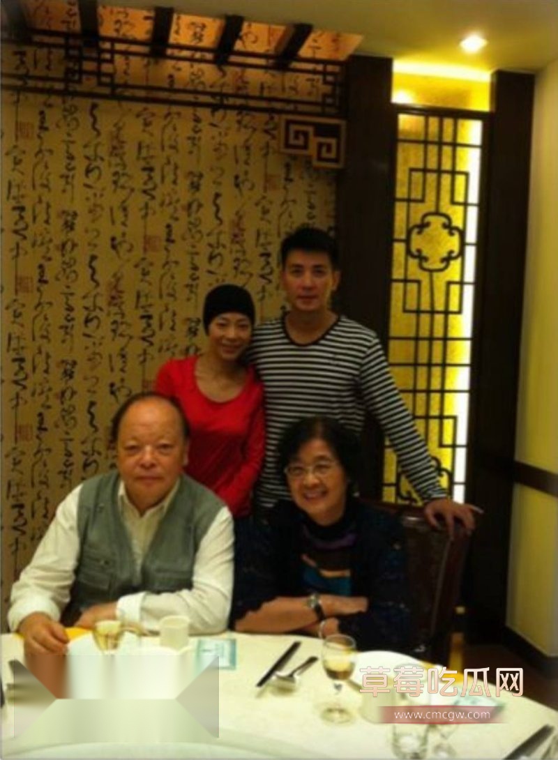 演员保剑锋和妻子何珈好11