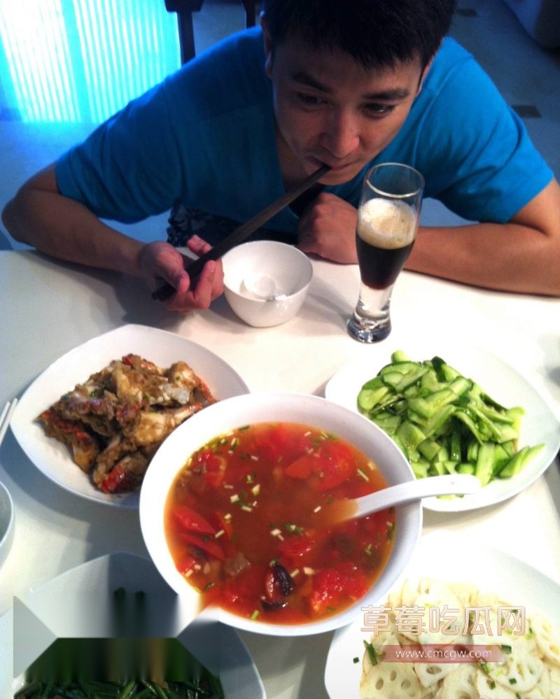 演员保剑锋和妻子何珈好18