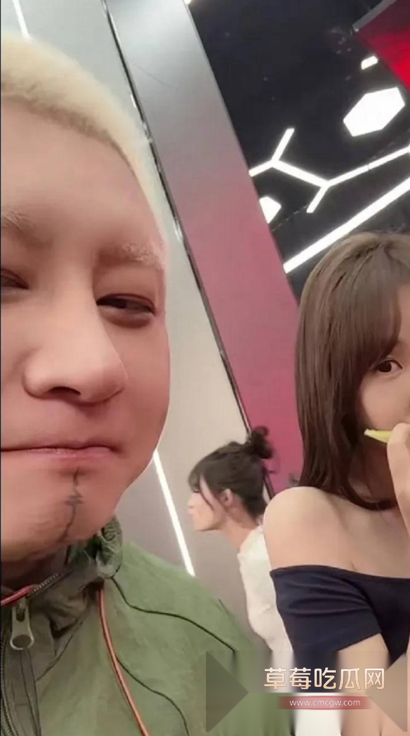 快手3000万粉大网红Fz方丈直播间自曝因老婆不让碰所以多次出轨 32 快手3000万粉大网红Fz方丈直播间自曝因老婆不让碰所以多次出轨 32