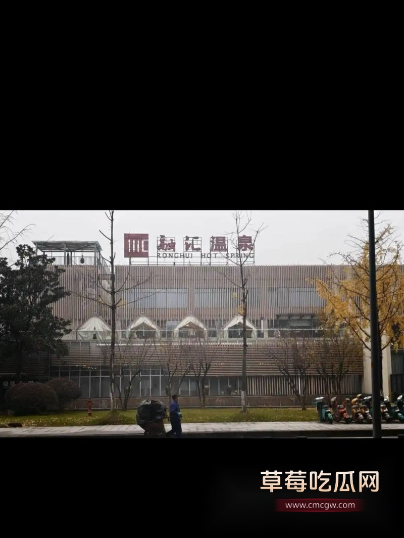 重庆融汇温泉城女澡堂集体裸体被偷拍 11 重庆融汇温泉城女澡堂集体裸体被偷拍 11