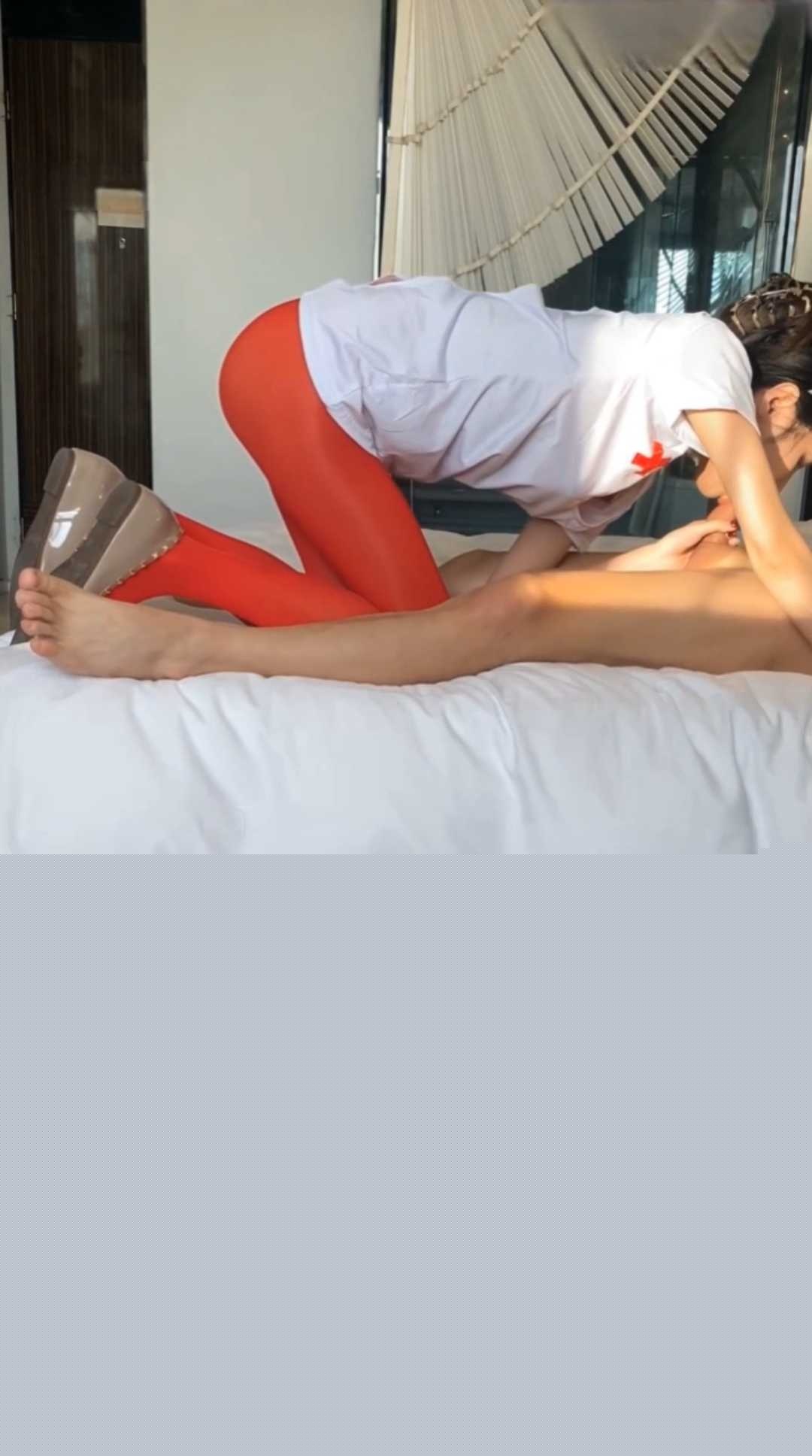 中原炮王调教熟脸反差护士 9 中原炮王调教熟脸反差护士 9