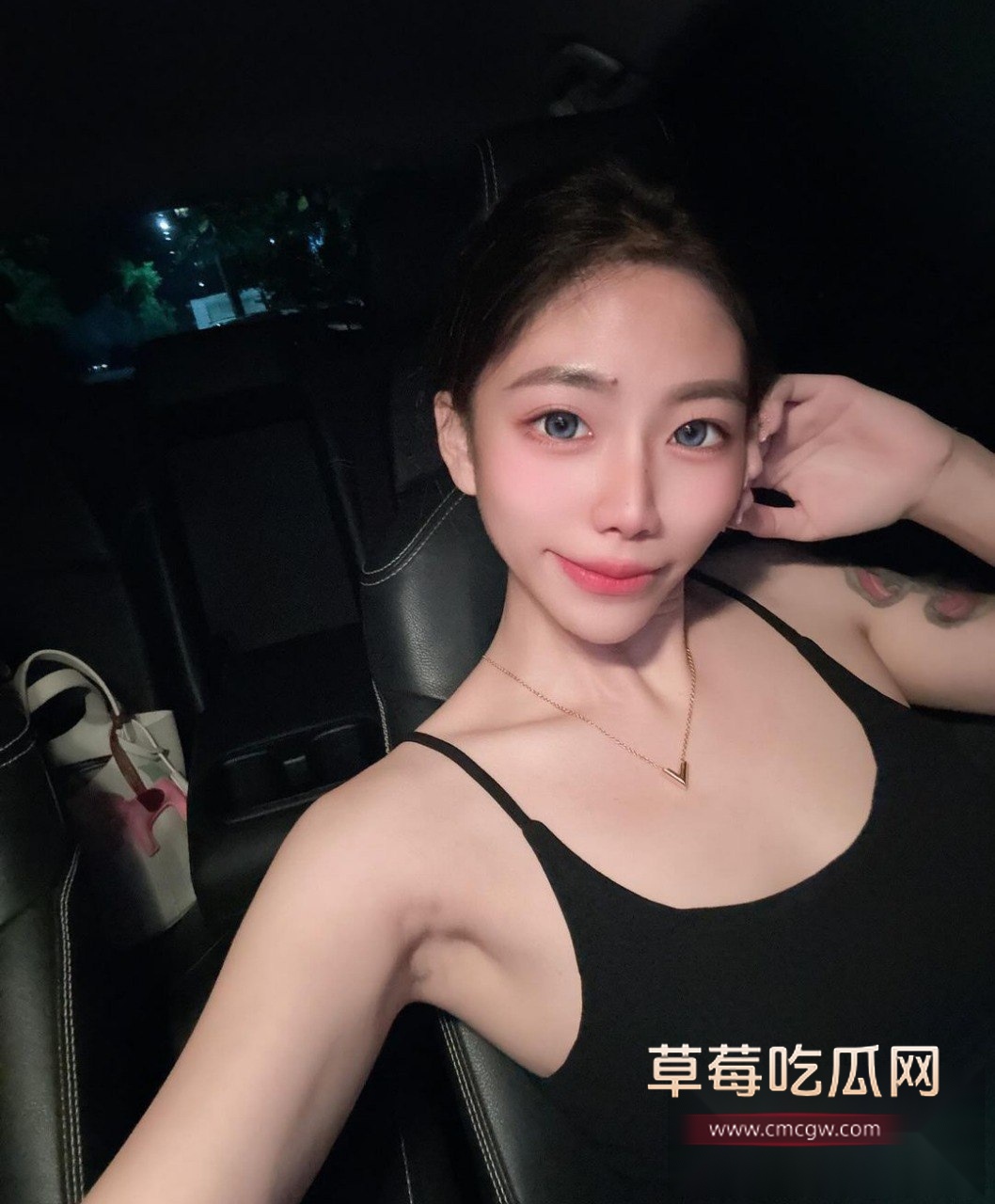 IG高颜满背纹身的小网红娜娜 7