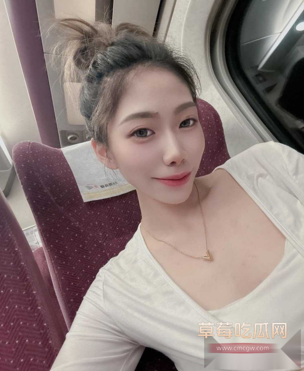 IG高颜满背纹身的小网红娜娜 8