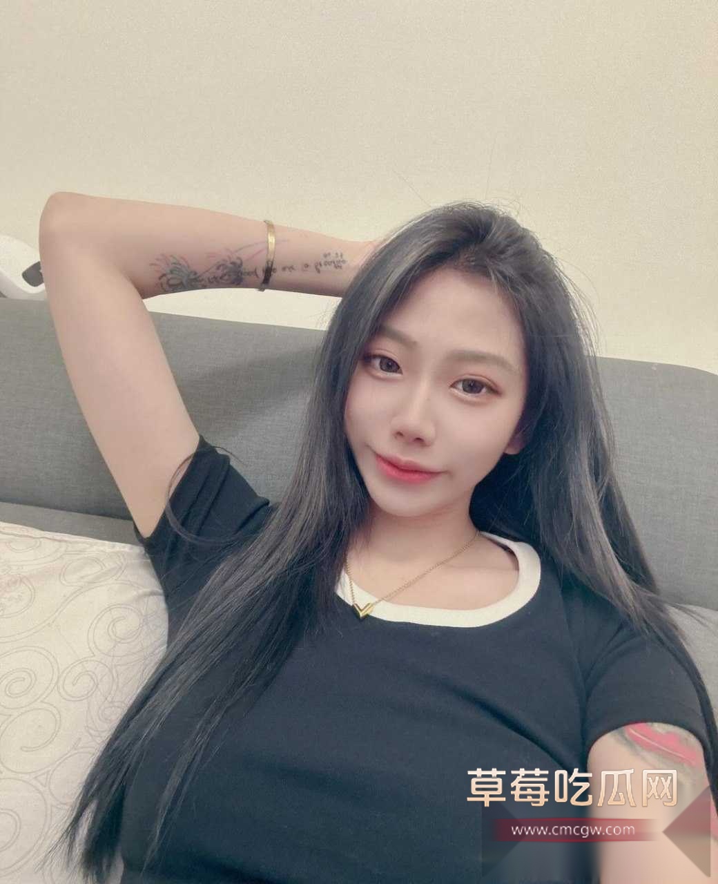 IG高颜满背纹身的小网红娜娜 9