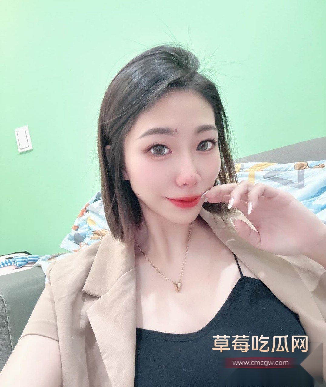 IG高颜满背纹身的小网红娜娜 12