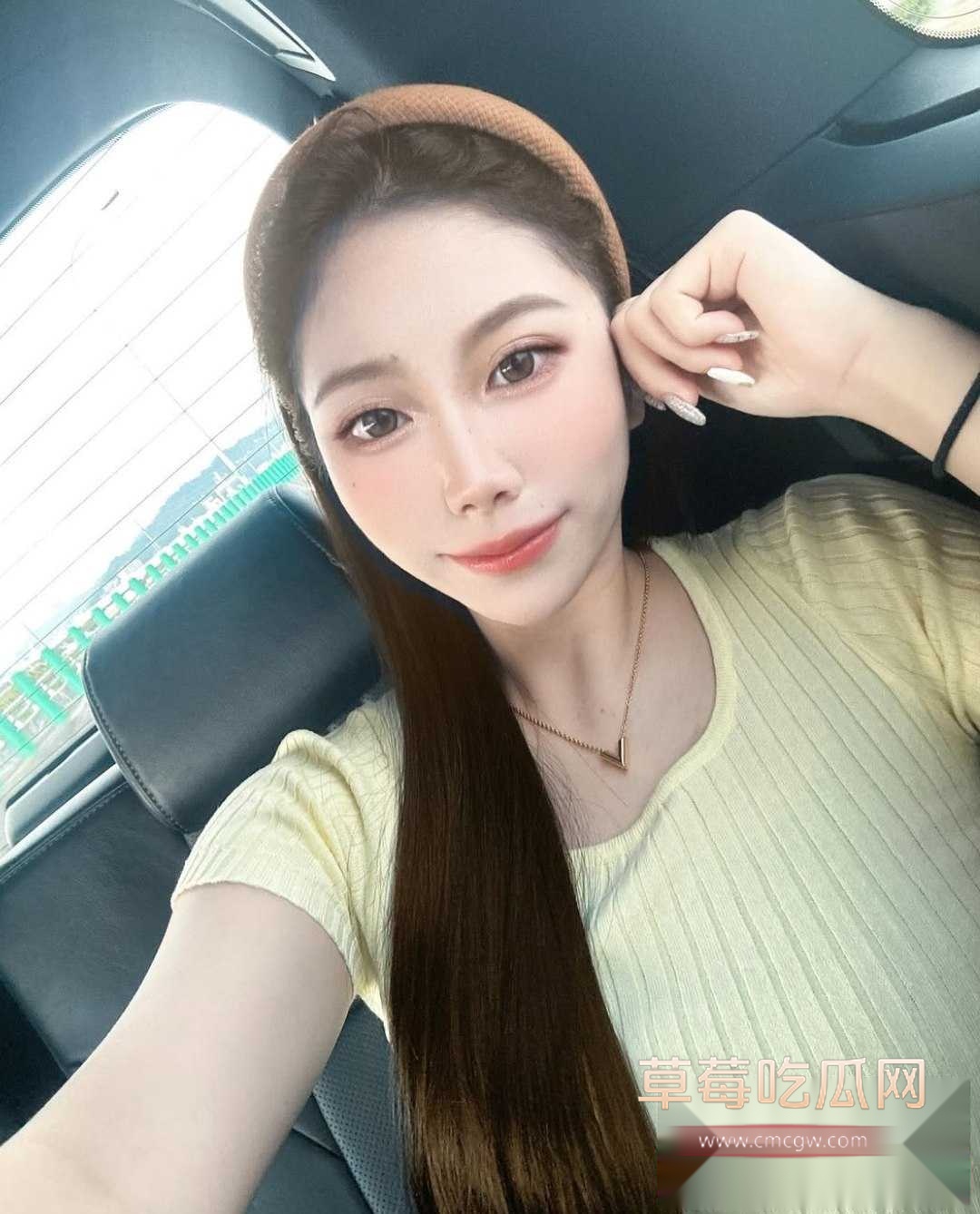 IG高颜满背纹身的小网红娜娜 13