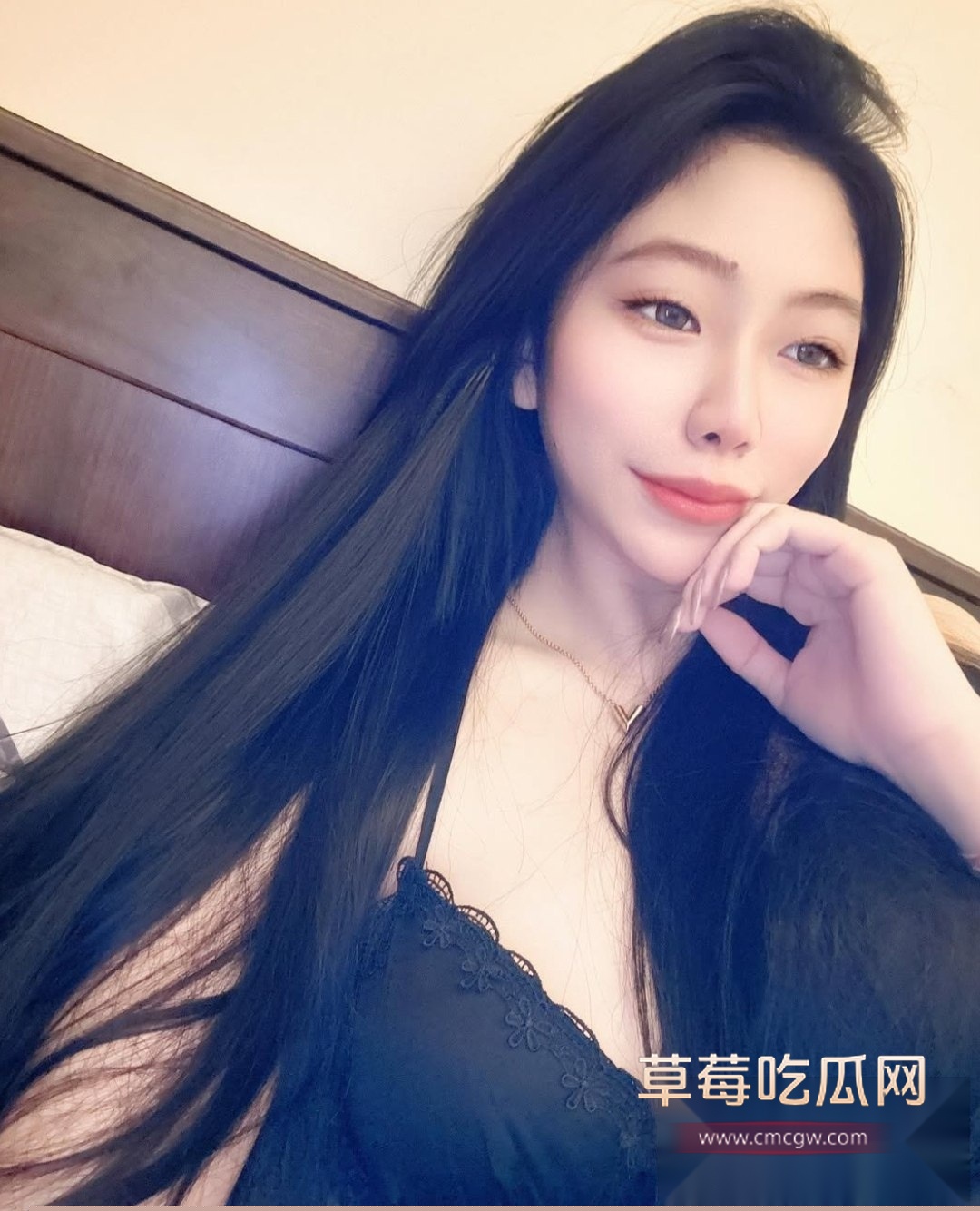 IG高颜满背纹身的小网红娜娜 15