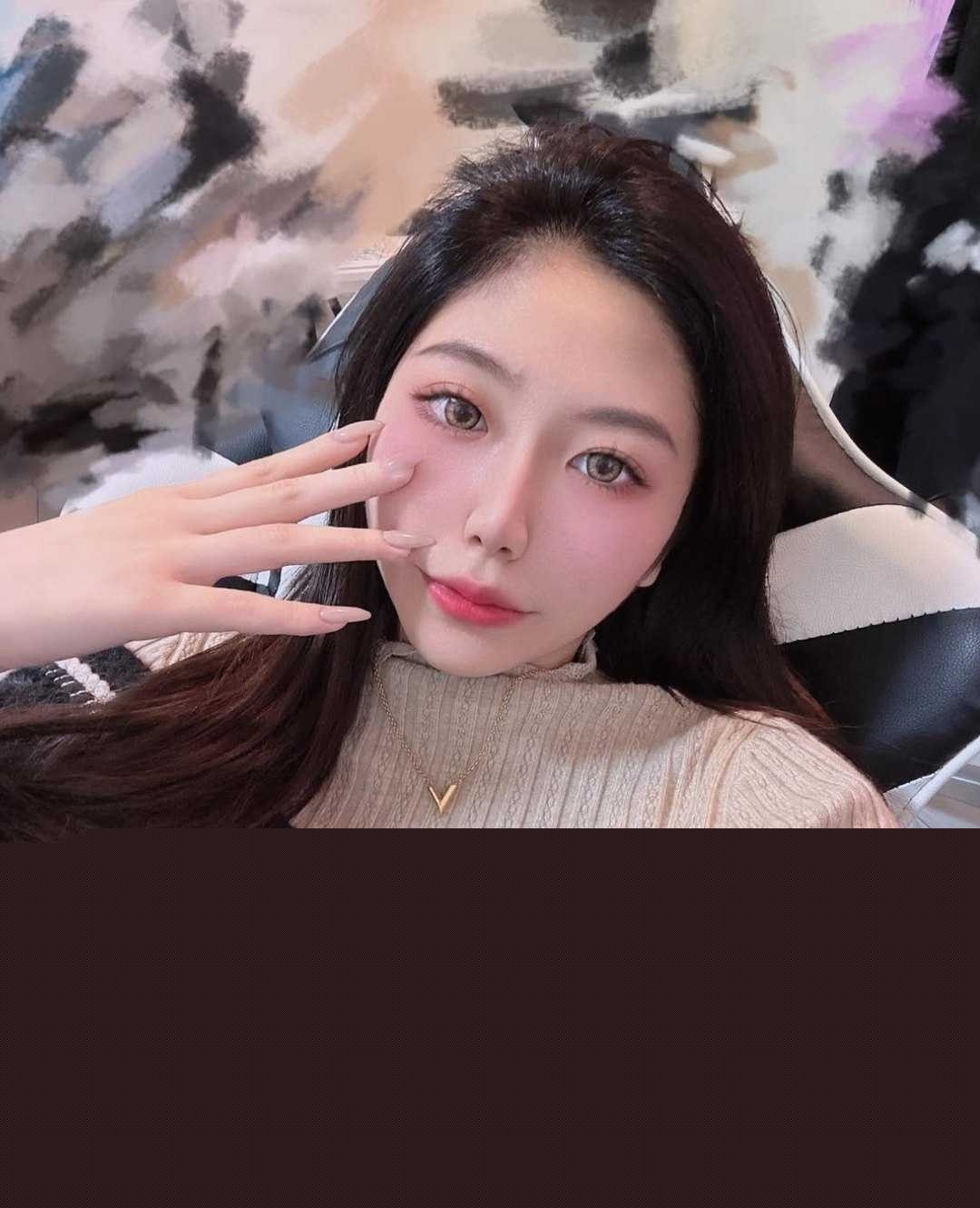 IG高颜满背纹身的小网红娜娜 19