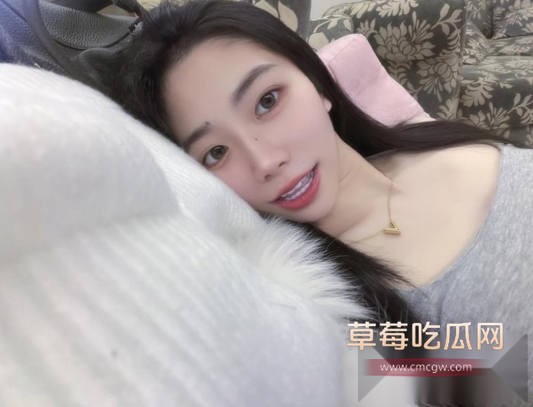 IG高颜满背纹身的小网红娜娜 21