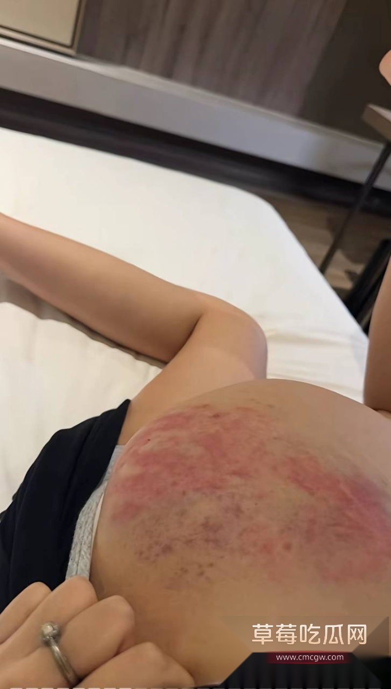 抖音290w粉女网红小郑嘻嘻被曝出轨 28