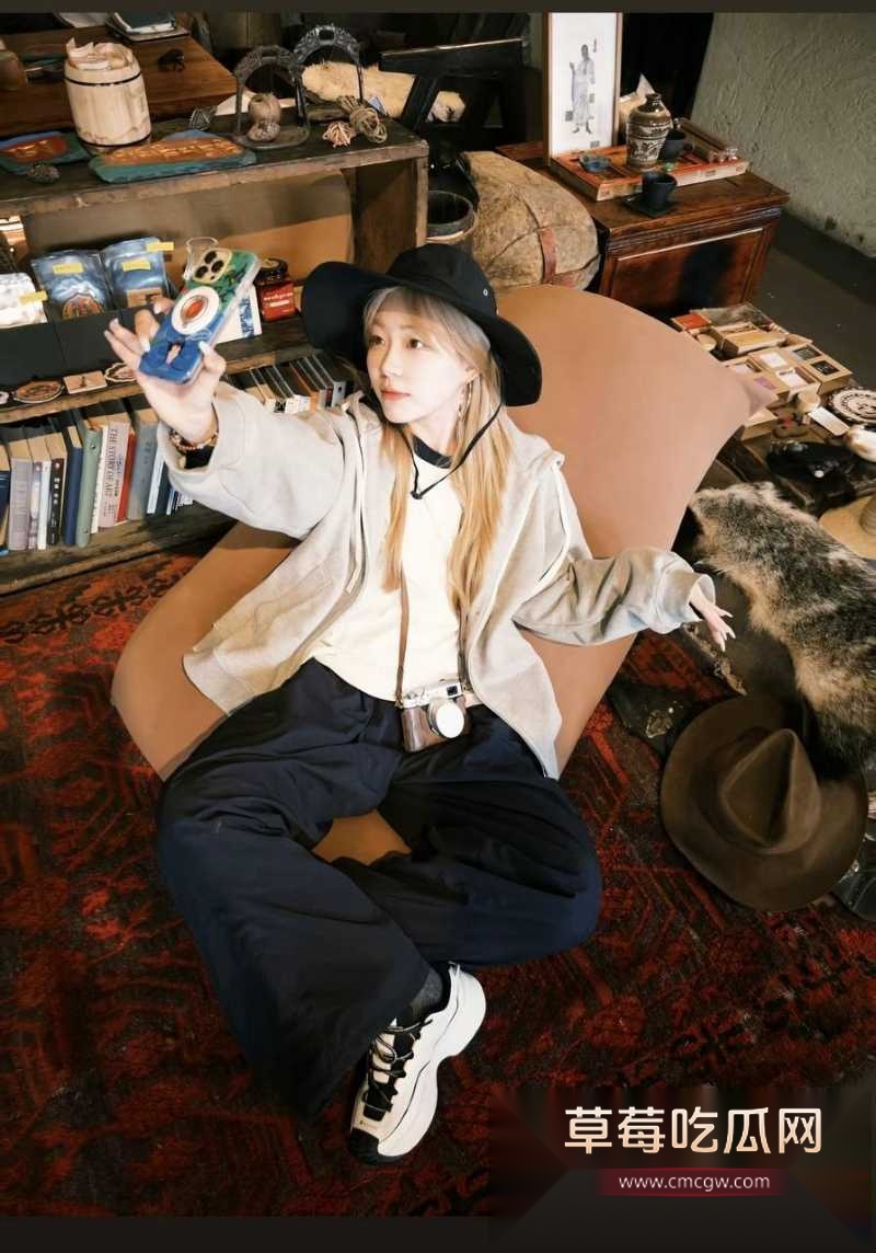 抖音290w粉女网红小郑嘻嘻被曝出轨 36