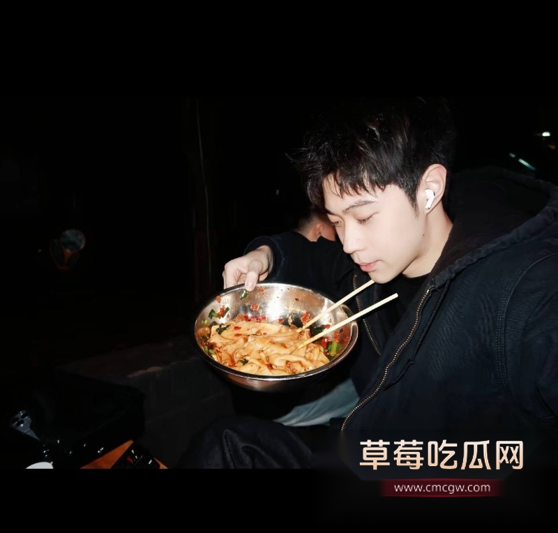 抖音290w粉女网红小郑嘻嘻被曝出轨 41