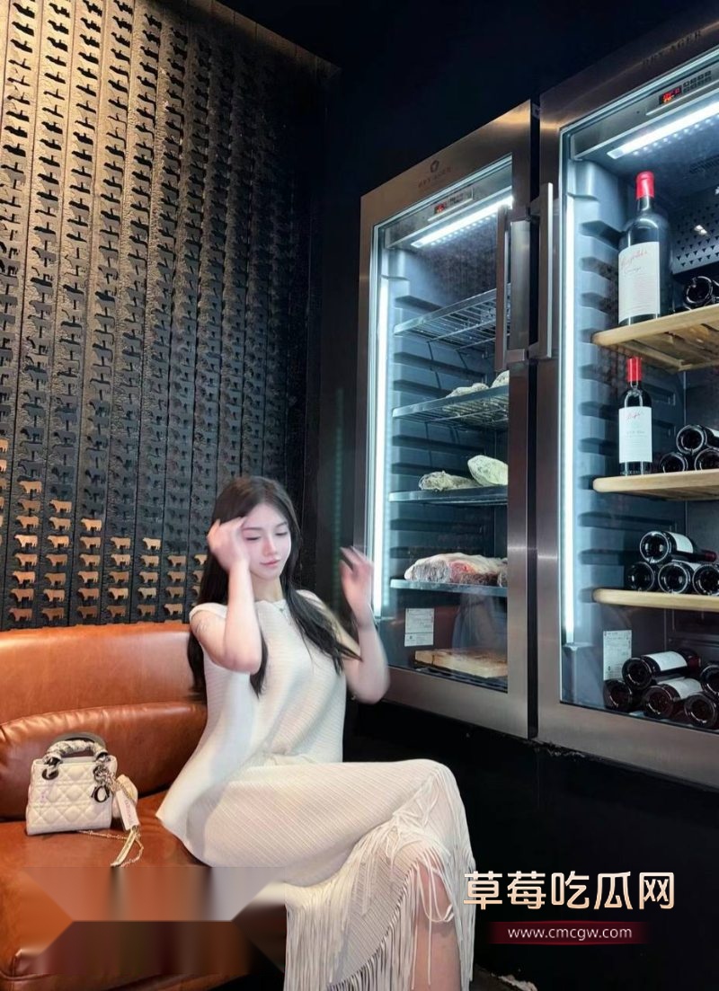 冷白皮纹身女神潇可儿10 冷白皮纹身女神潇可儿10