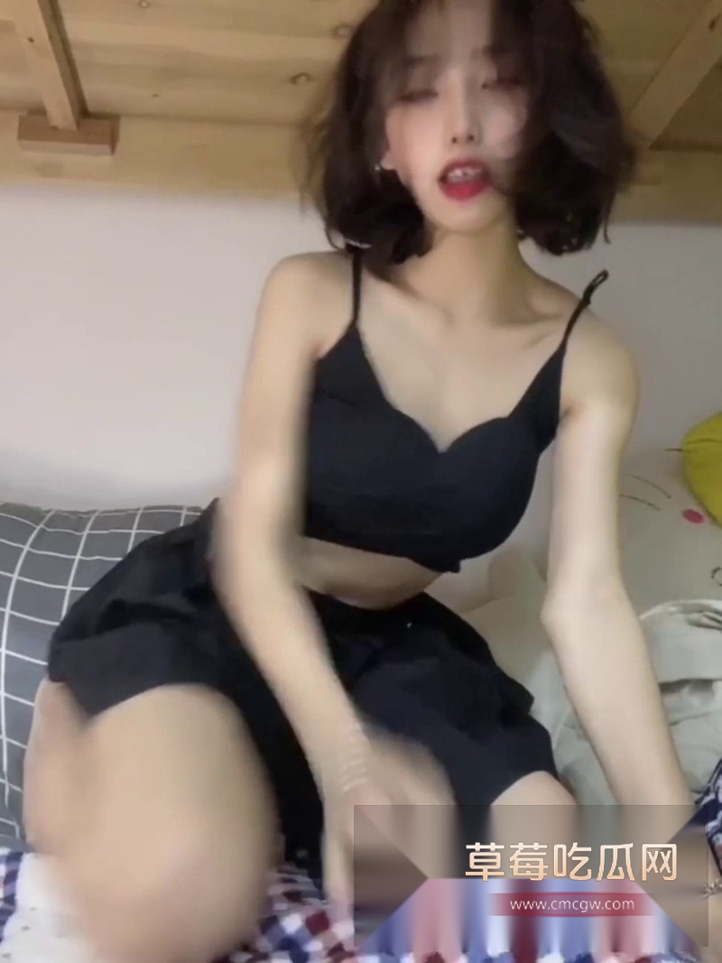 洋气大学生茶茶宿舍全裸自慰 1 洋气大学生茶茶宿舍全裸自慰 1