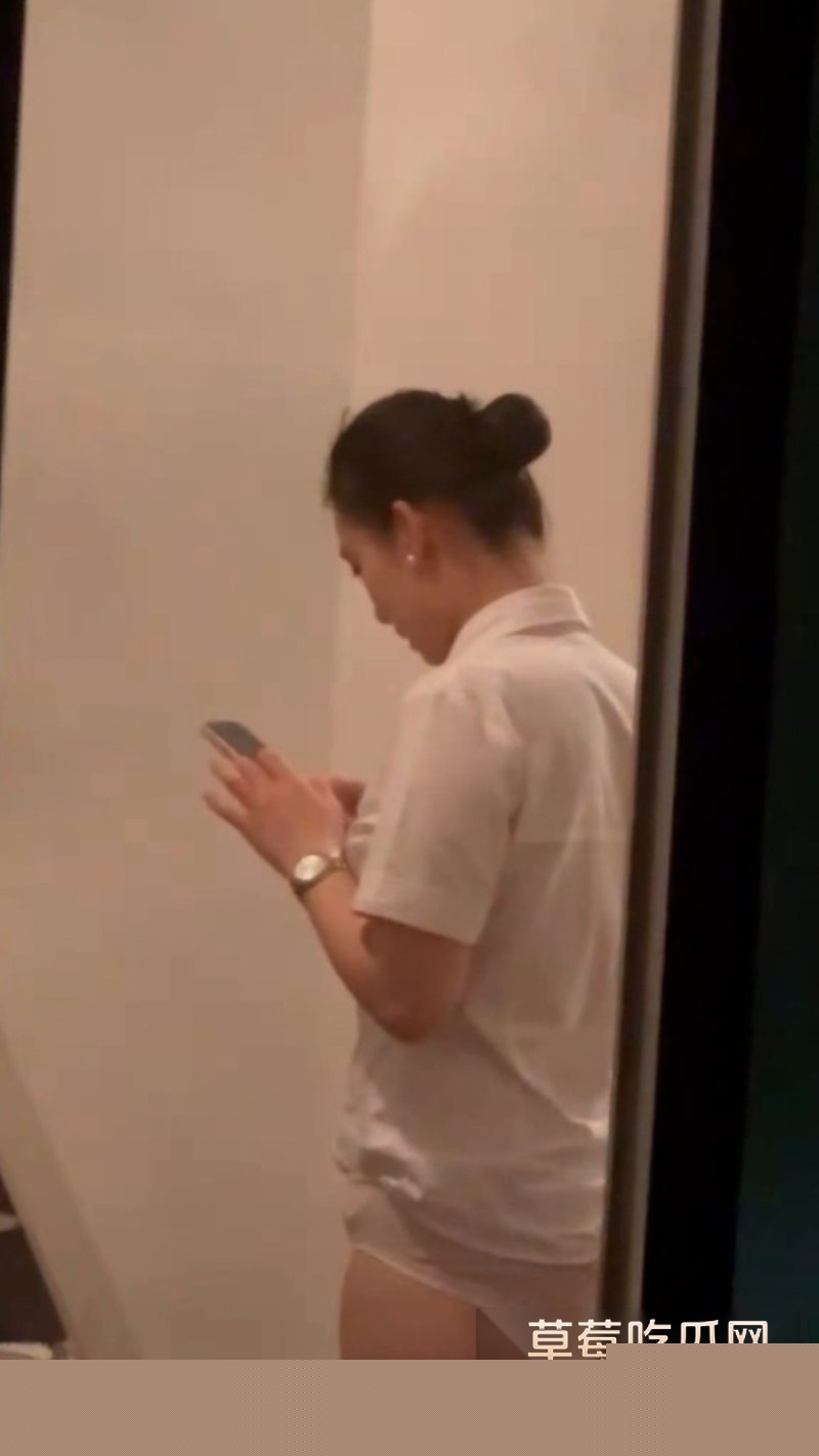 大神窗外偷拍多位空姐的宿舍日常2 大神窗外偷拍多位空姐的宿舍日常2