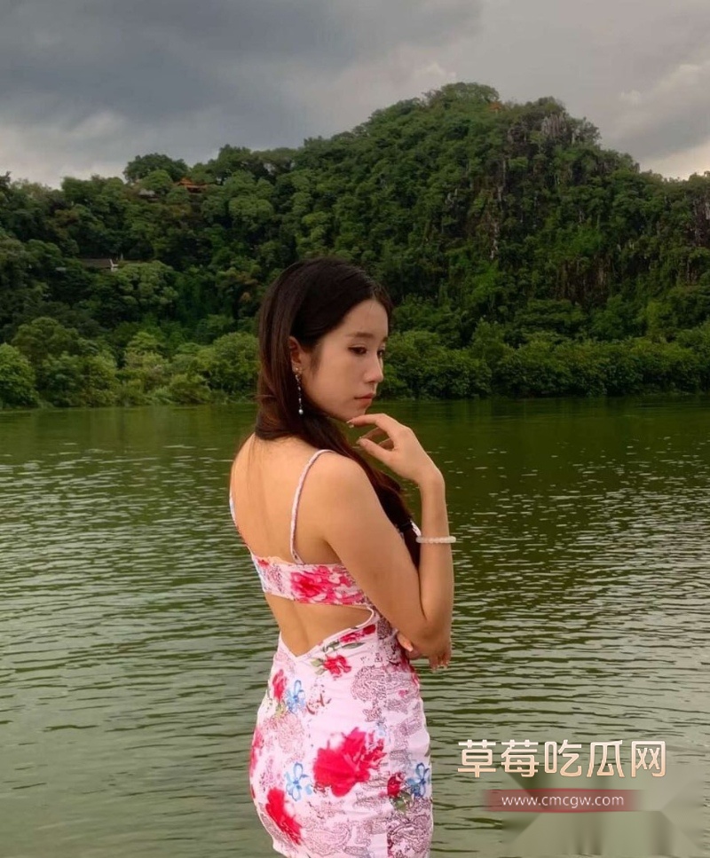 山东顶级反差人妻陈丽 46 山东顶级反差人妻陈丽 46